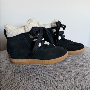 Sorel Out N About Cozy Wedge Booties Black with Cream Sherpa - Size 8.5